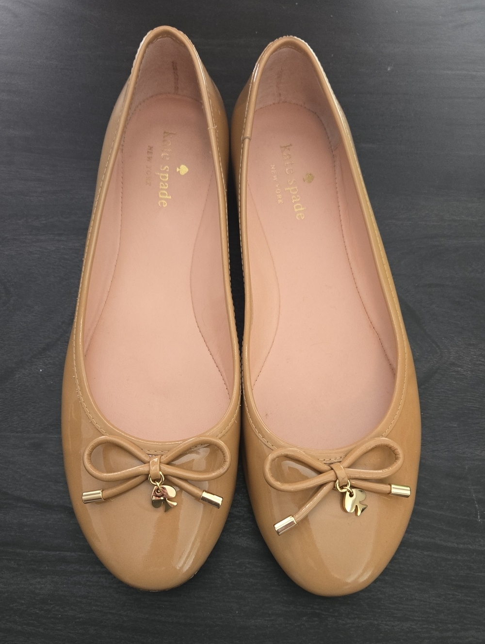 Kate Spade Tan Patent Leather Ballet flats with gold charm Sz 9.5